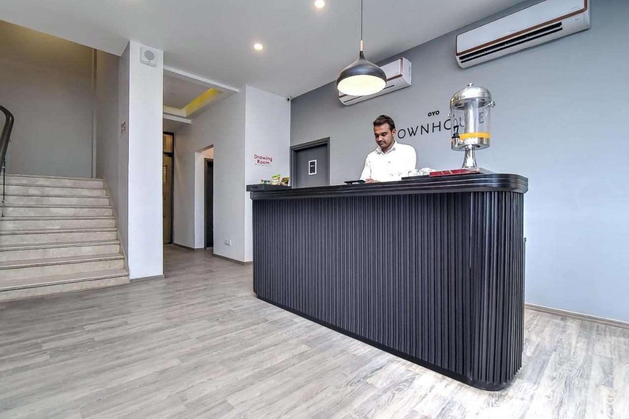 Oyo Townhouse 044 Sector 14 Gurugram Hotel Gurgaon Bagian luar foto