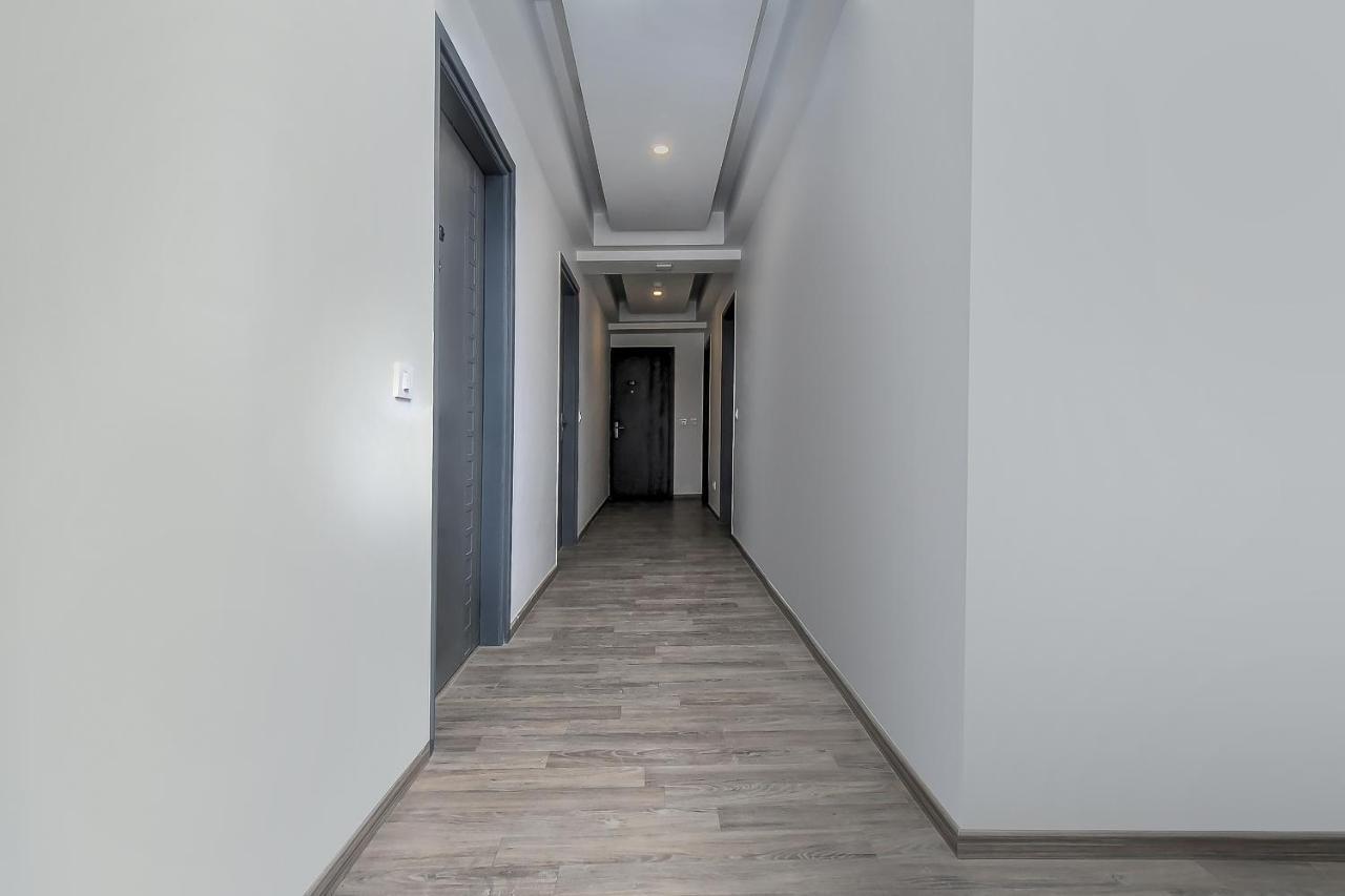 Oyo Townhouse 044 Sector 14 Gurugram Hotel Gurgaon Bagian luar foto