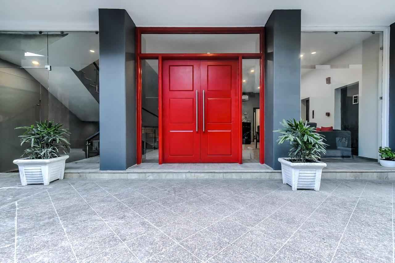 Oyo Townhouse 044 Sector 14 Gurugram Hotel Gurgaon Bagian luar foto