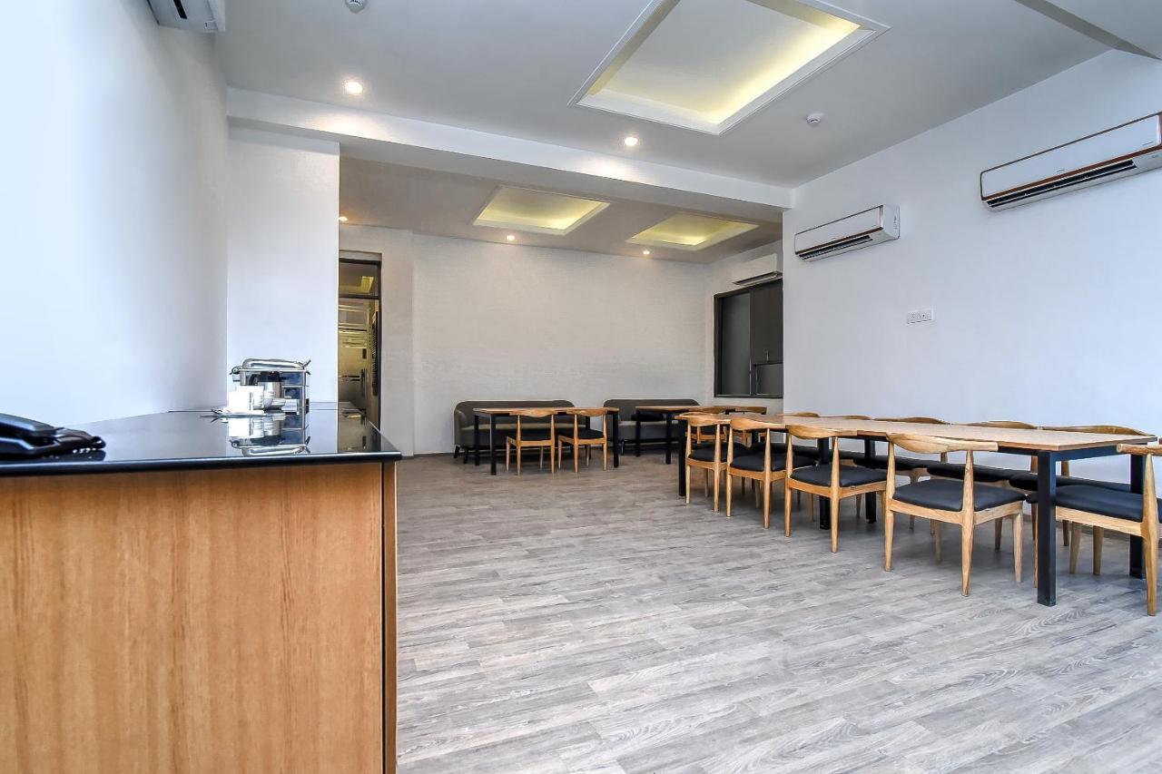 Oyo Townhouse 044 Sector 14 Gurugram Hotel Gurgaon Bagian luar foto