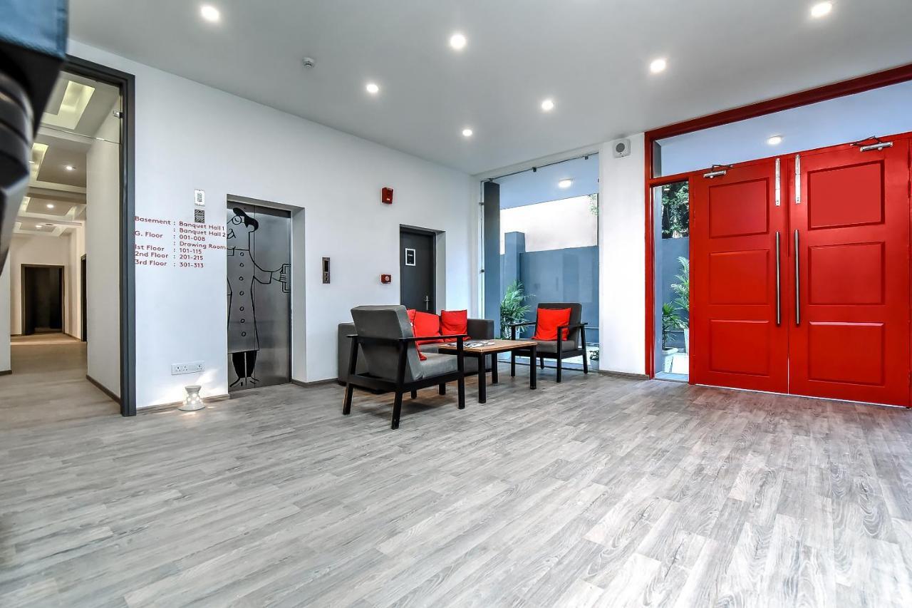 Oyo Townhouse 044 Sector 14 Gurugram Hotel Gurgaon Bagian luar foto