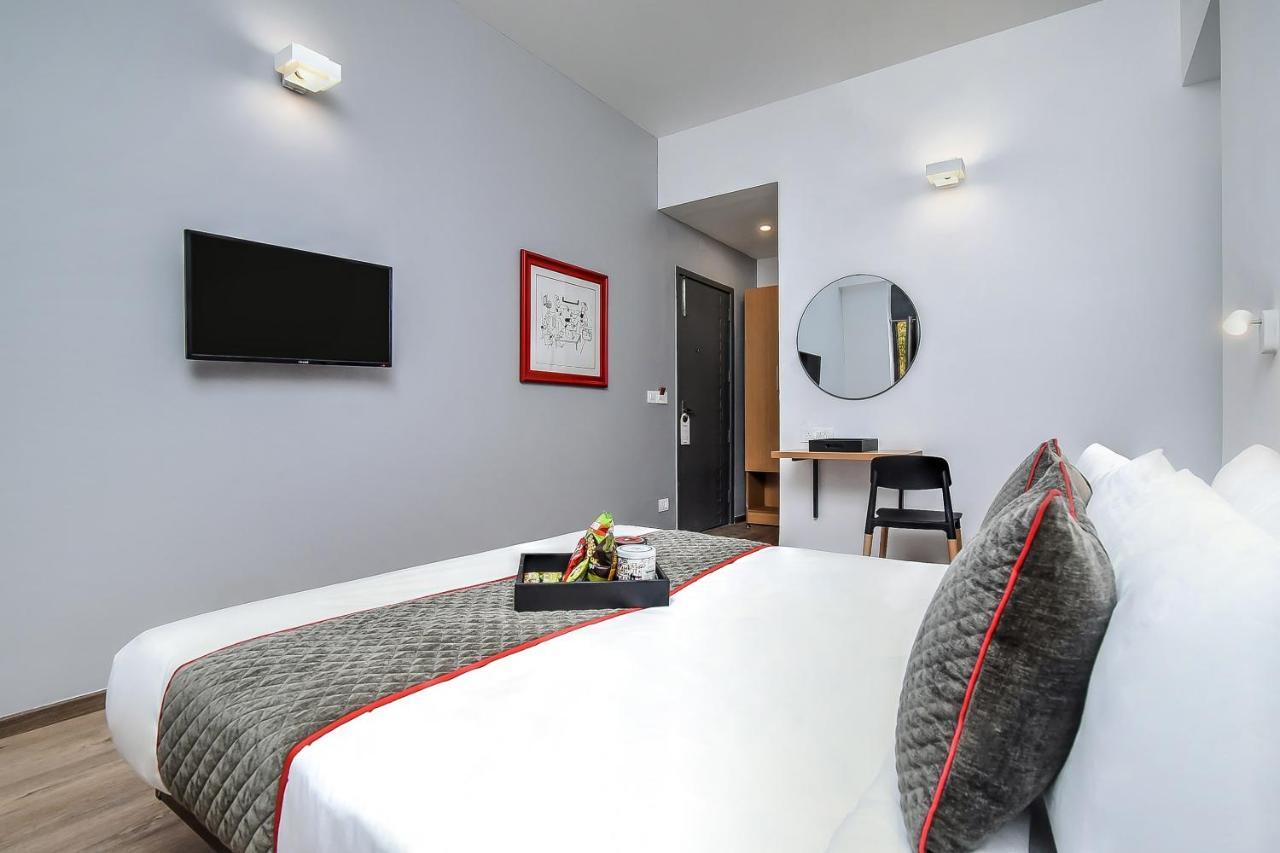Oyo Townhouse 044 Sector 14 Gurugram Hotel Gurgaon Bagian luar foto