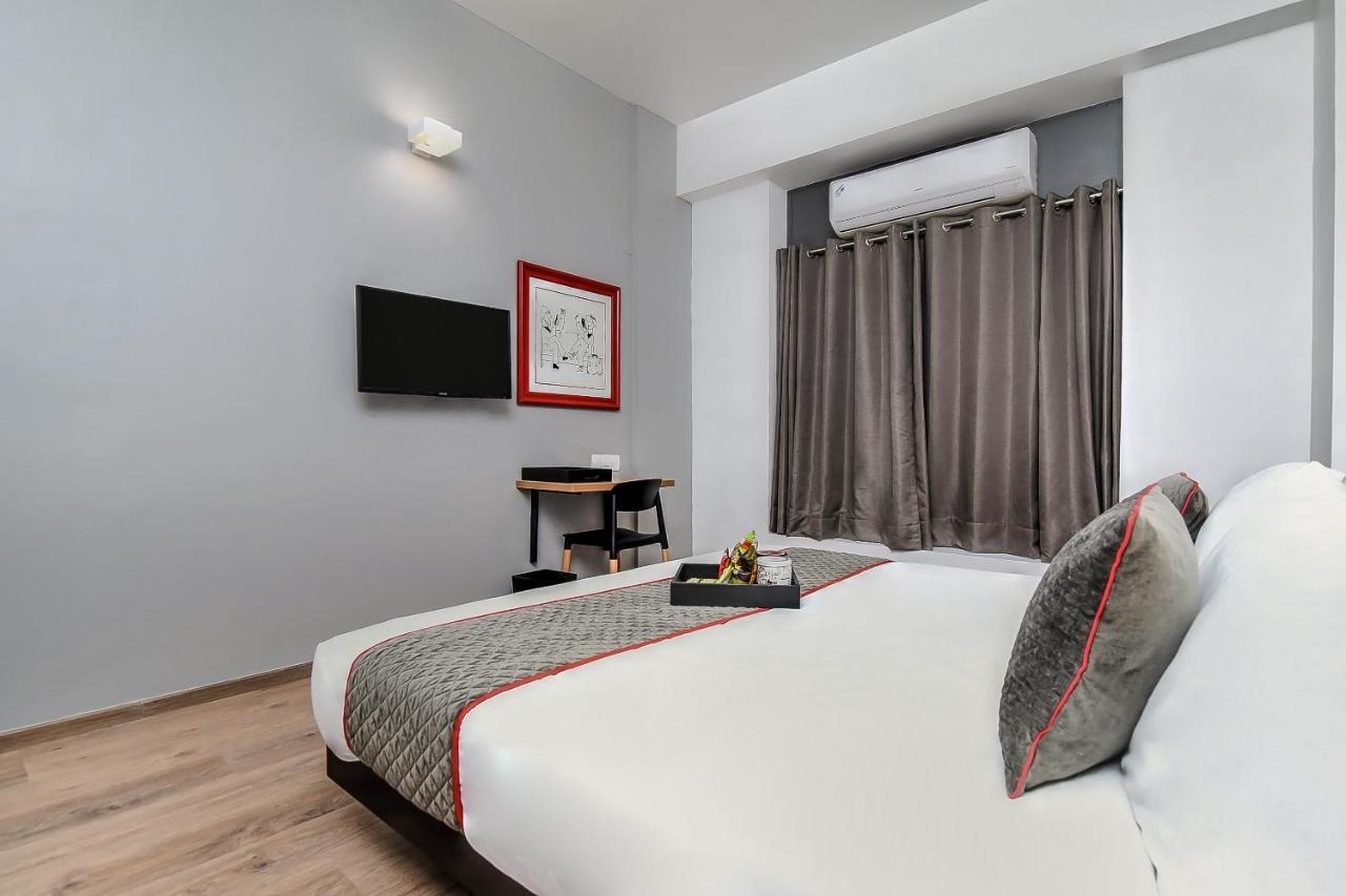 Oyo Townhouse 044 Sector 14 Gurugram Hotel Gurgaon Bagian luar foto